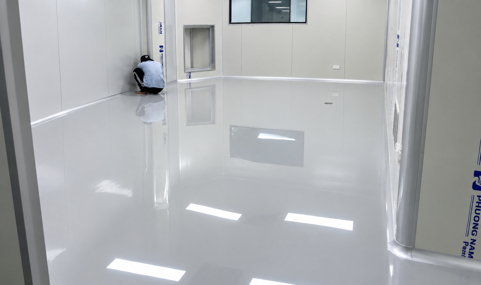 Thi công sơn epoxy tự san